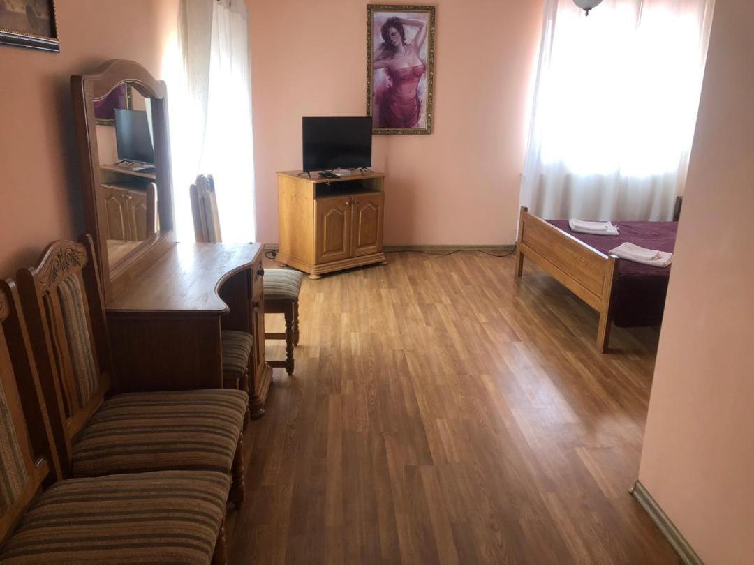 Hotel Nikolet ムカチェヴォ エクステリア 写真